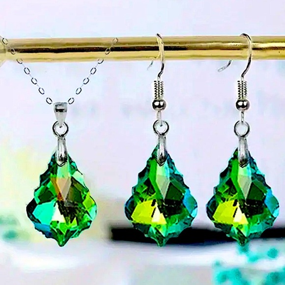 Green Austrian Crystal Necklace Earrings Set Silver Dangle Baroque Leaf E… - Picture 1 of 4